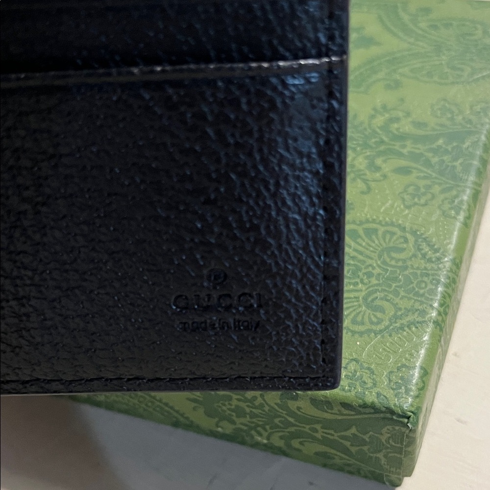 Gucci Black Textured Leather Wallet - Picture 2 of 3